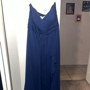 Strapless David’s bridal dress